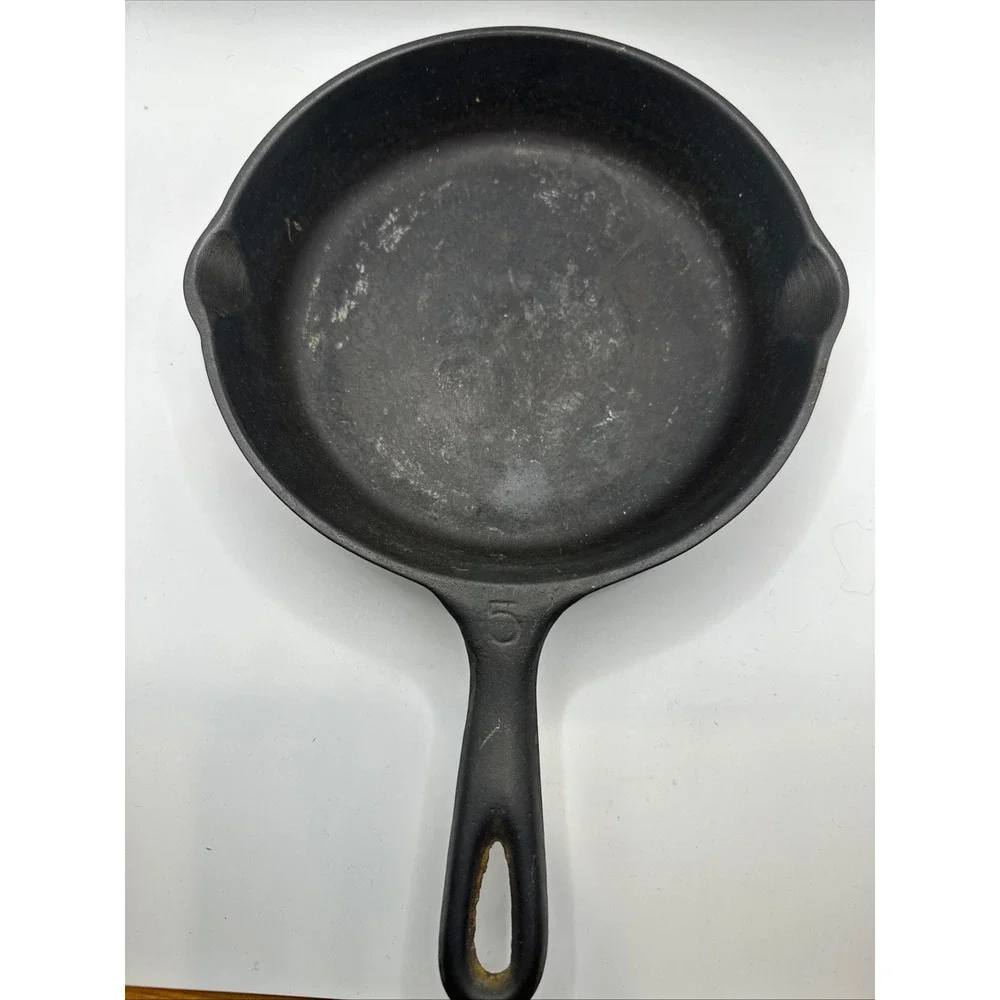 Vintage Unmarked Cast Iron Skillet No 5 8 Inch Frying Pan with Heat Ring Rust